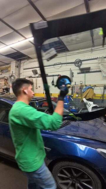 Tesla Fresh.. New windshield.
#autoglass #nyc #carstagram #brooklyn