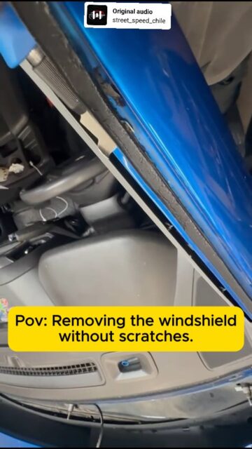 Professional windshield removal. No damage to the paint. 💪#nyc #autoglass #brooklyn #queensnyc
